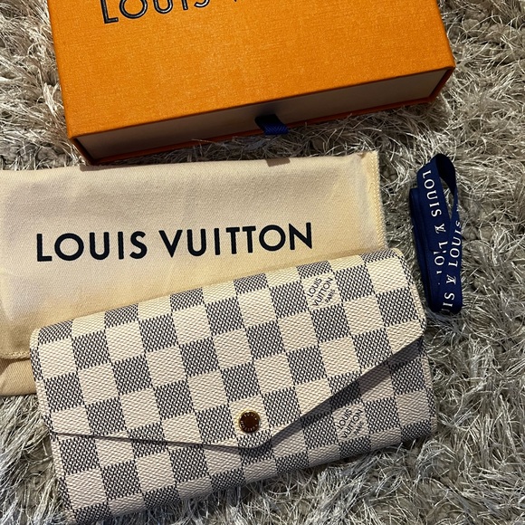 LOUIS VUITTON DAMIER AZUR SARAH WALLET - Picture 3 of 14